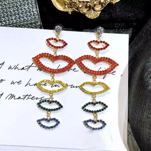 ⭕IN STOCK⭕5 ⭐ Multicolored Lips Crystal Earrings - Picture 3 of 5